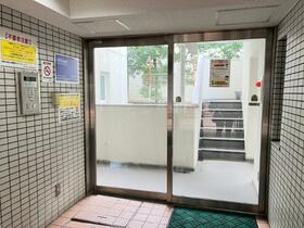 19/30 エントランス