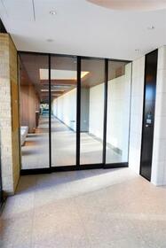 17/17 エントランス