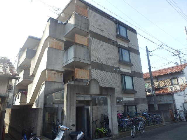 22/30 エントランス