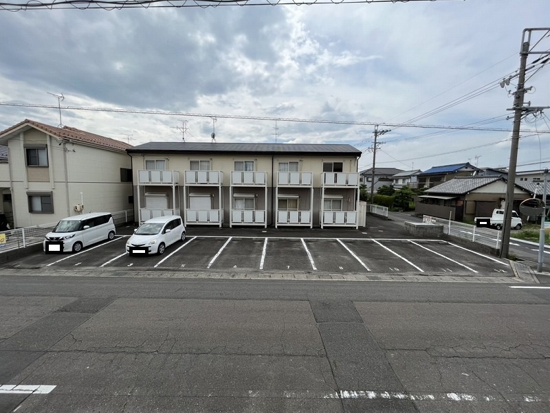21/28 駐車場