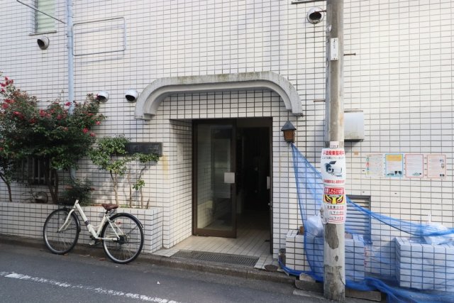 17/19 エントランス