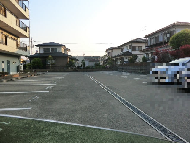 22/28 駐車場