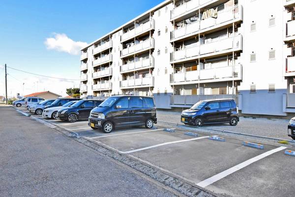 16/16 駐車場
