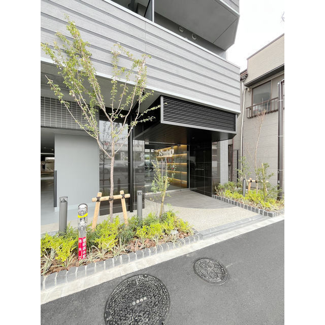16/23 エントランス