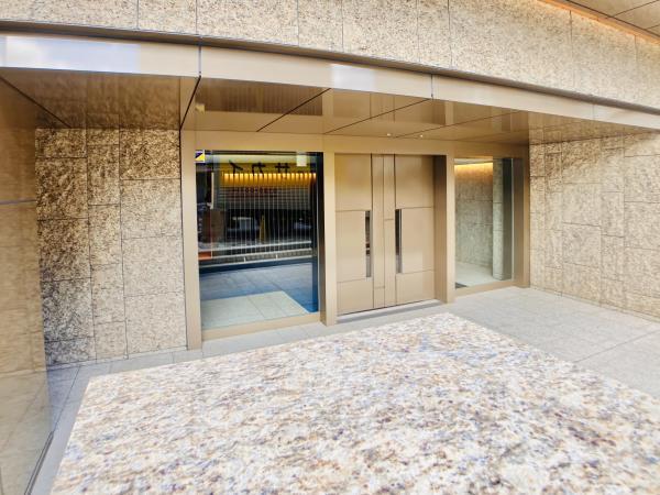 18/26 エントランス