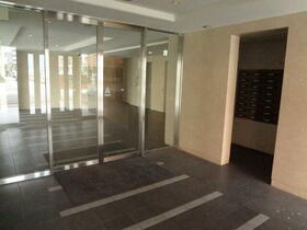 8/10 エントランス