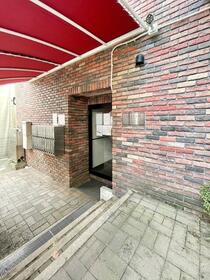 14/14 エントランス