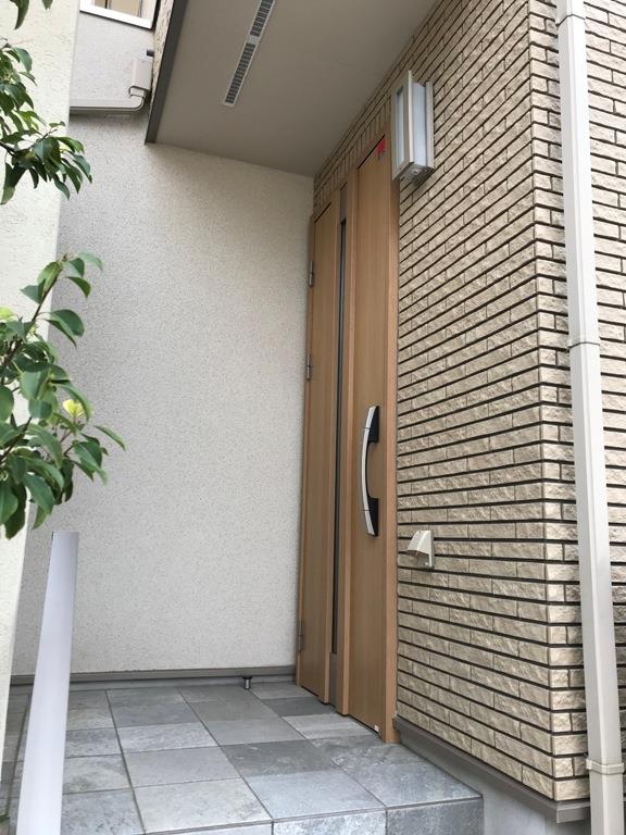 18/25 エントランス