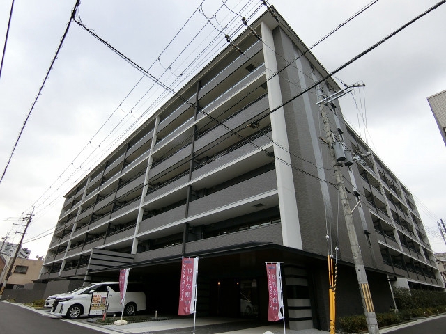 プレサンスロジェ京都西大路外観写真