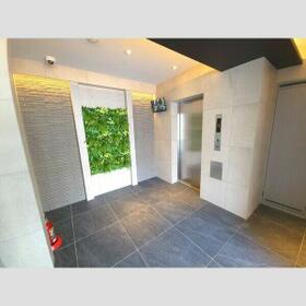 15/15 エントランス