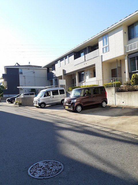22/28 駐車場