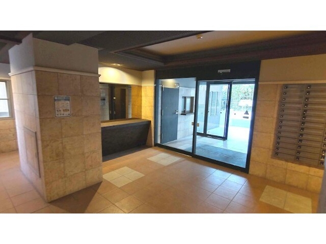 18/19 エントランス