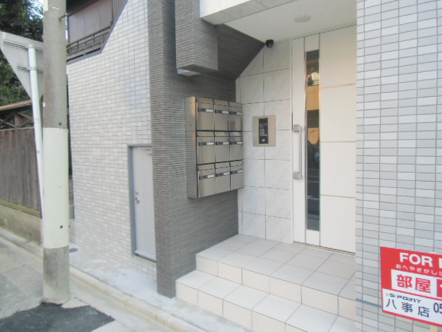 22/30 エントランス