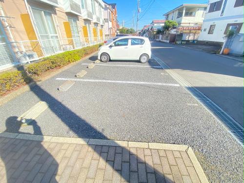 14/14 駐車場