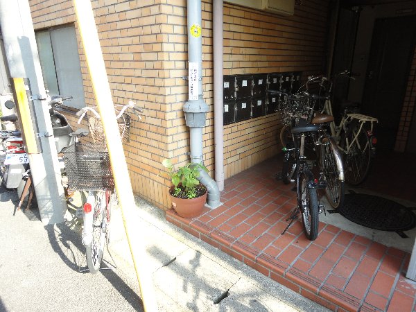 22/30 エントランス