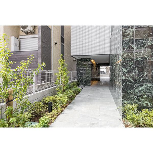 2/2 エントランス