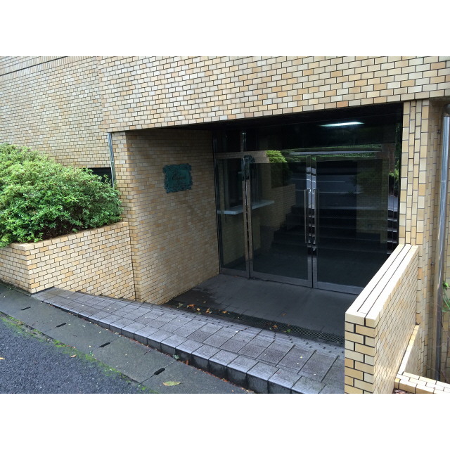 14/19 エントランス