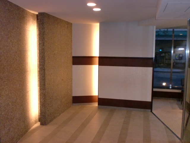 21/30 エントランス