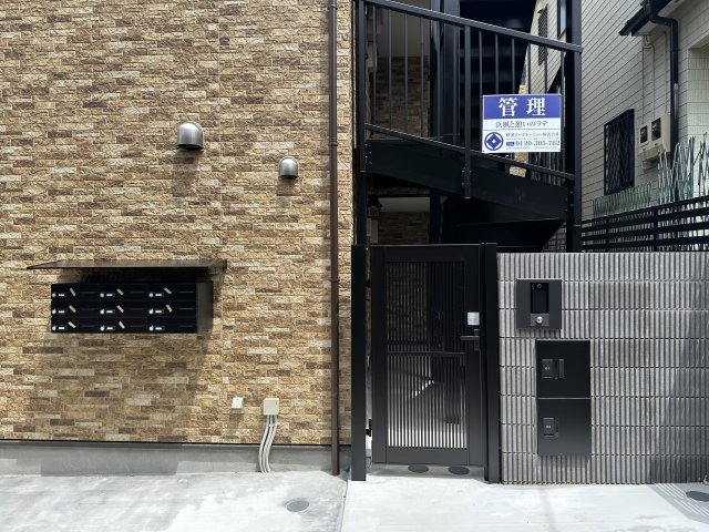 16/16 エントランス