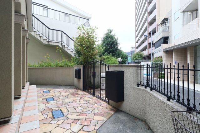 25/26 エントランス