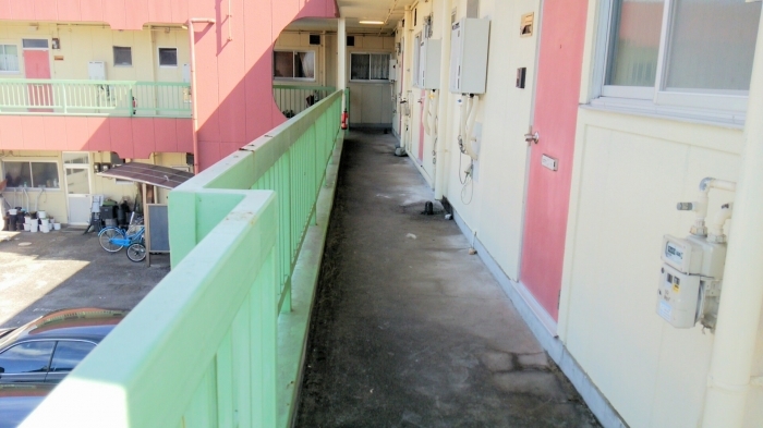 19/27 エントランス