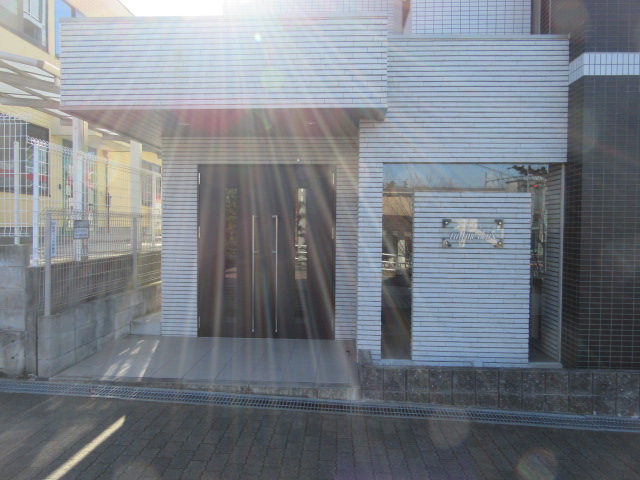 21/30 エントランス