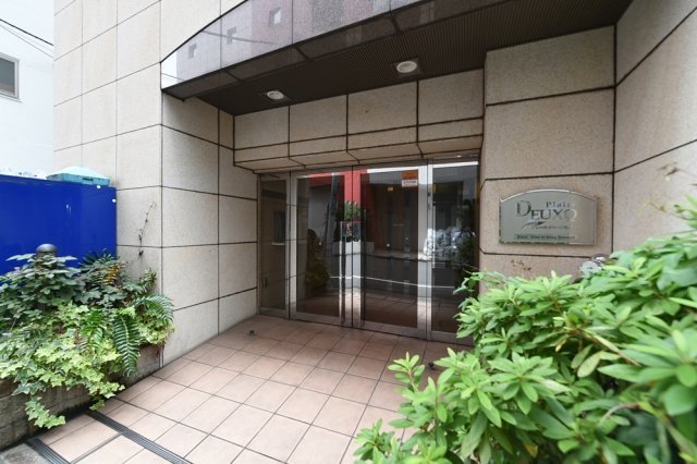 20/23 エントランス