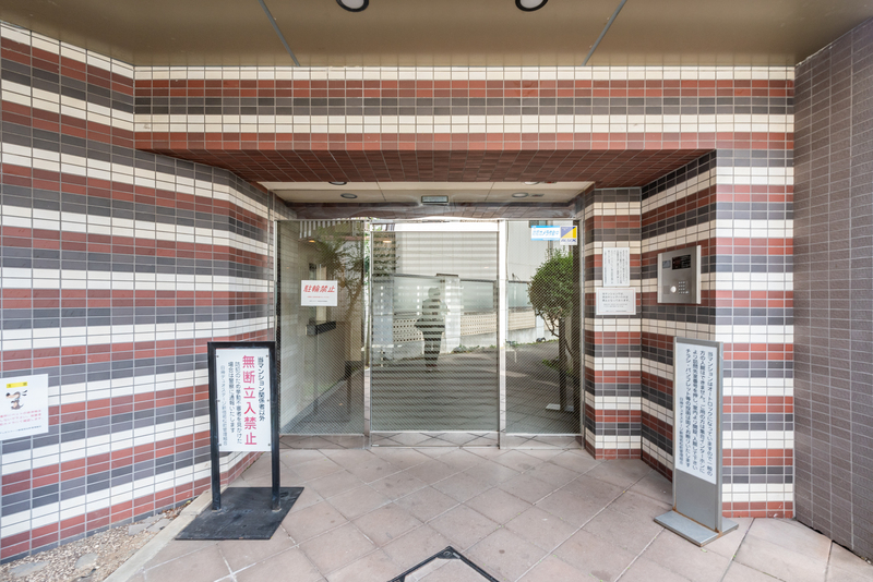 5/5 エントランス