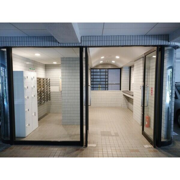 14/19 エントランス