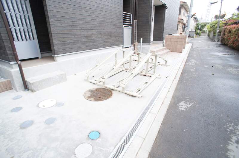 22/27 エントランス