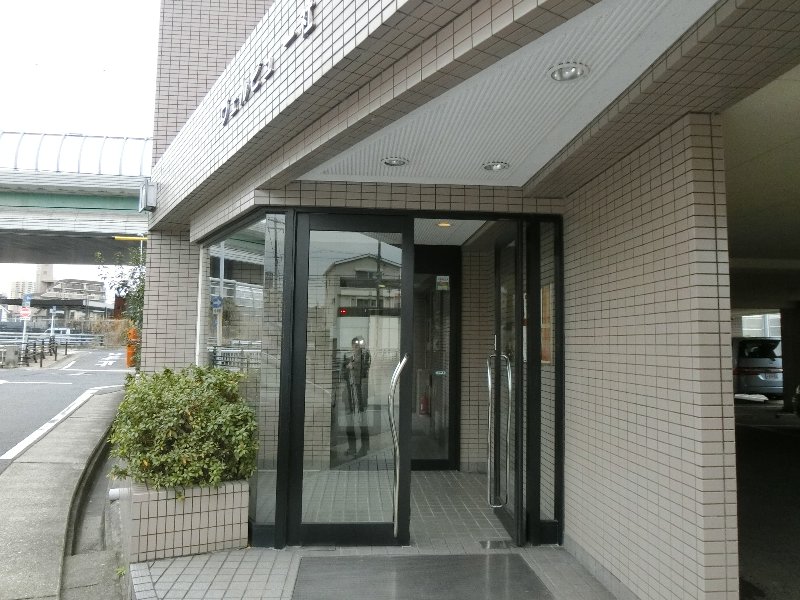 22/28 エントランス