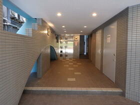 2/5 エントランス