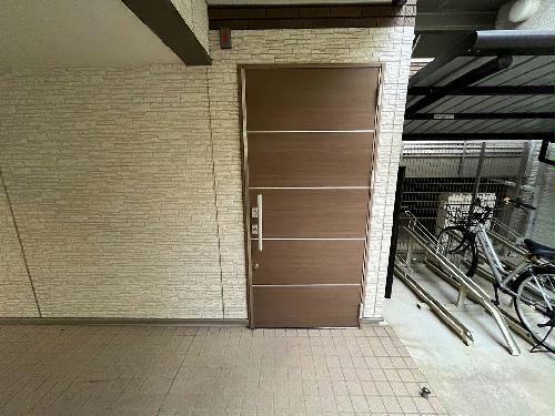 2/2 エントランス