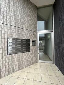 16/19 エントランス