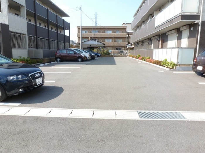 13/18 駐車場