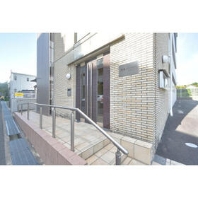 16/16 エントランス