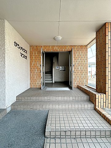 25/30 エントランス