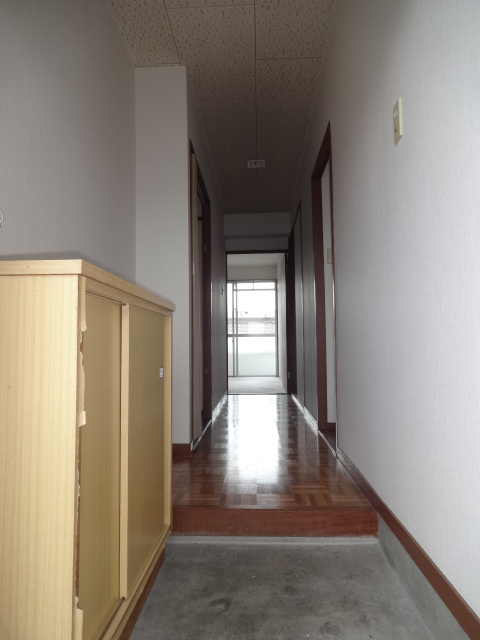 13/25 玄関