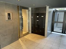 16/16 エントランス