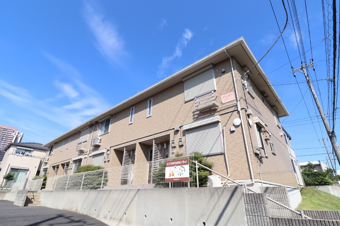 A PLACE IN THE SUNの外観