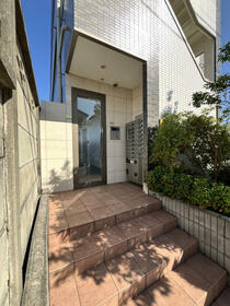 16/16 エントランス