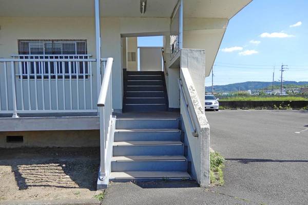 16/17 エントランス