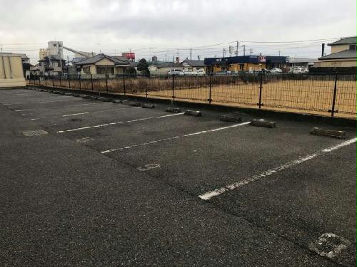 2/4 駐車場