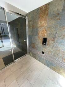 21/22 エントランス