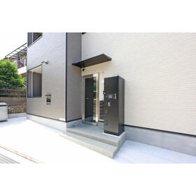 16/16 エントランス