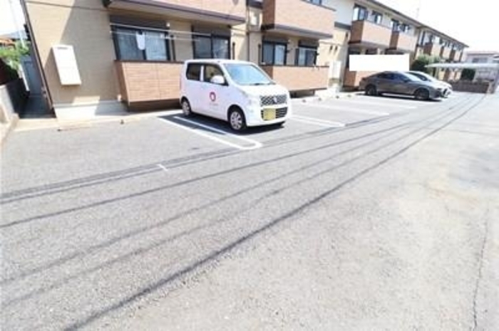 16/16 駐車場