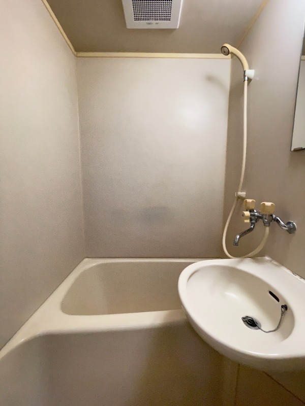 13/19 浴室