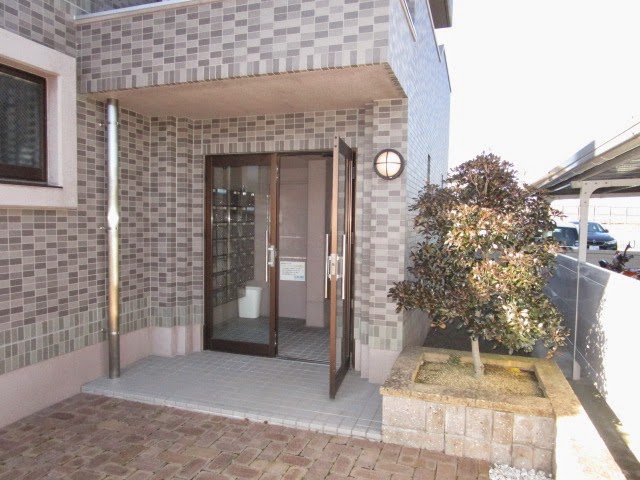 14/18 エントランス