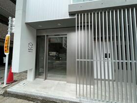 16/16 エントランス