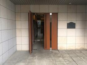 16/16 エントランス